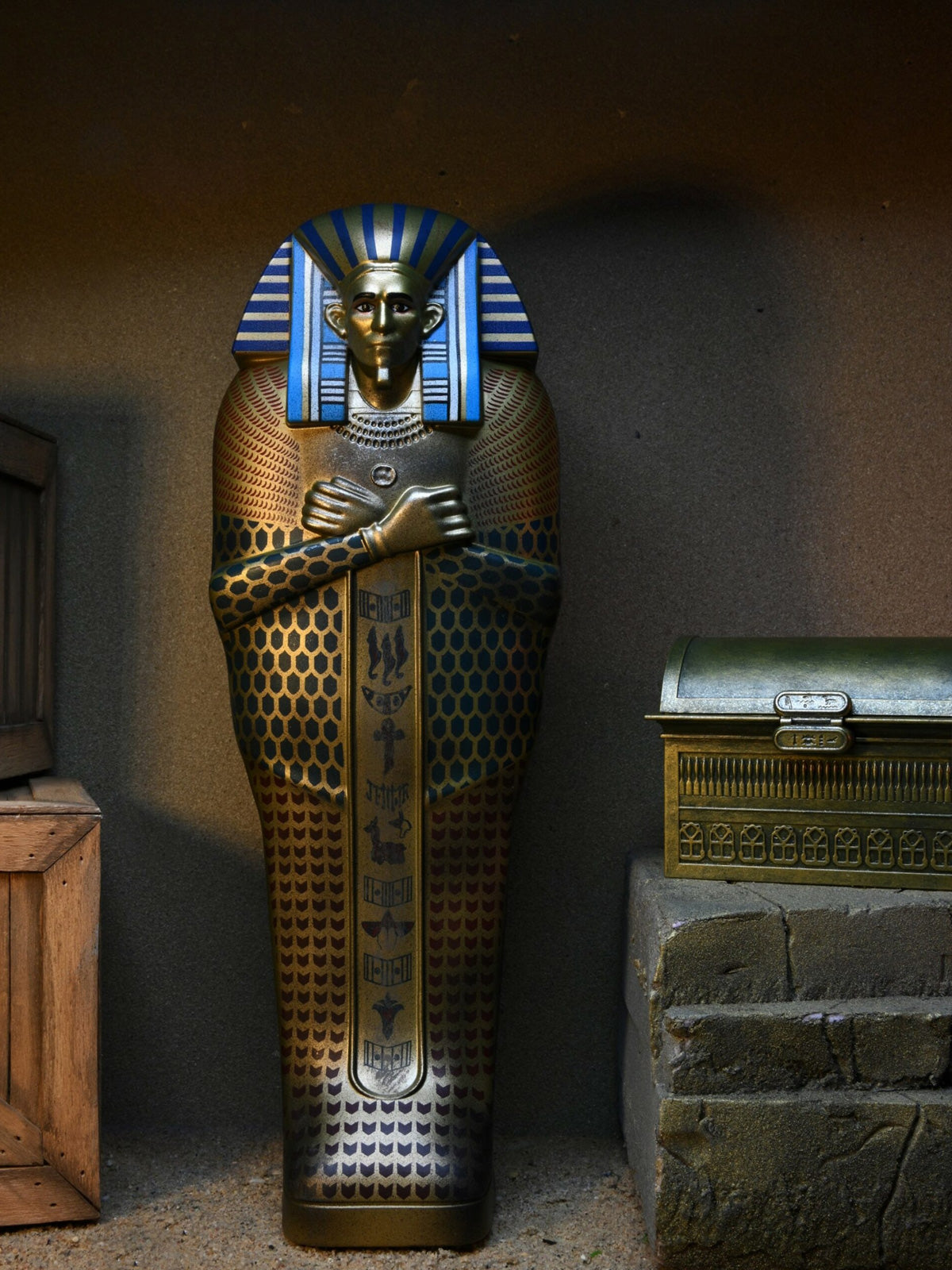 Universal Monsters The Mummy Accessory Set – Sarcophagus and Chest Display