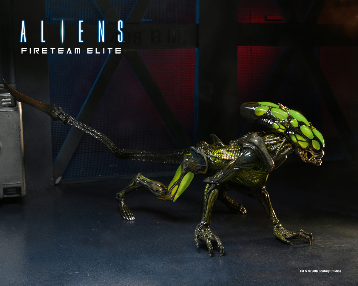 Aliens Fireteam Elite Burster Action Figure 7” Scale with Bendable Tail Black