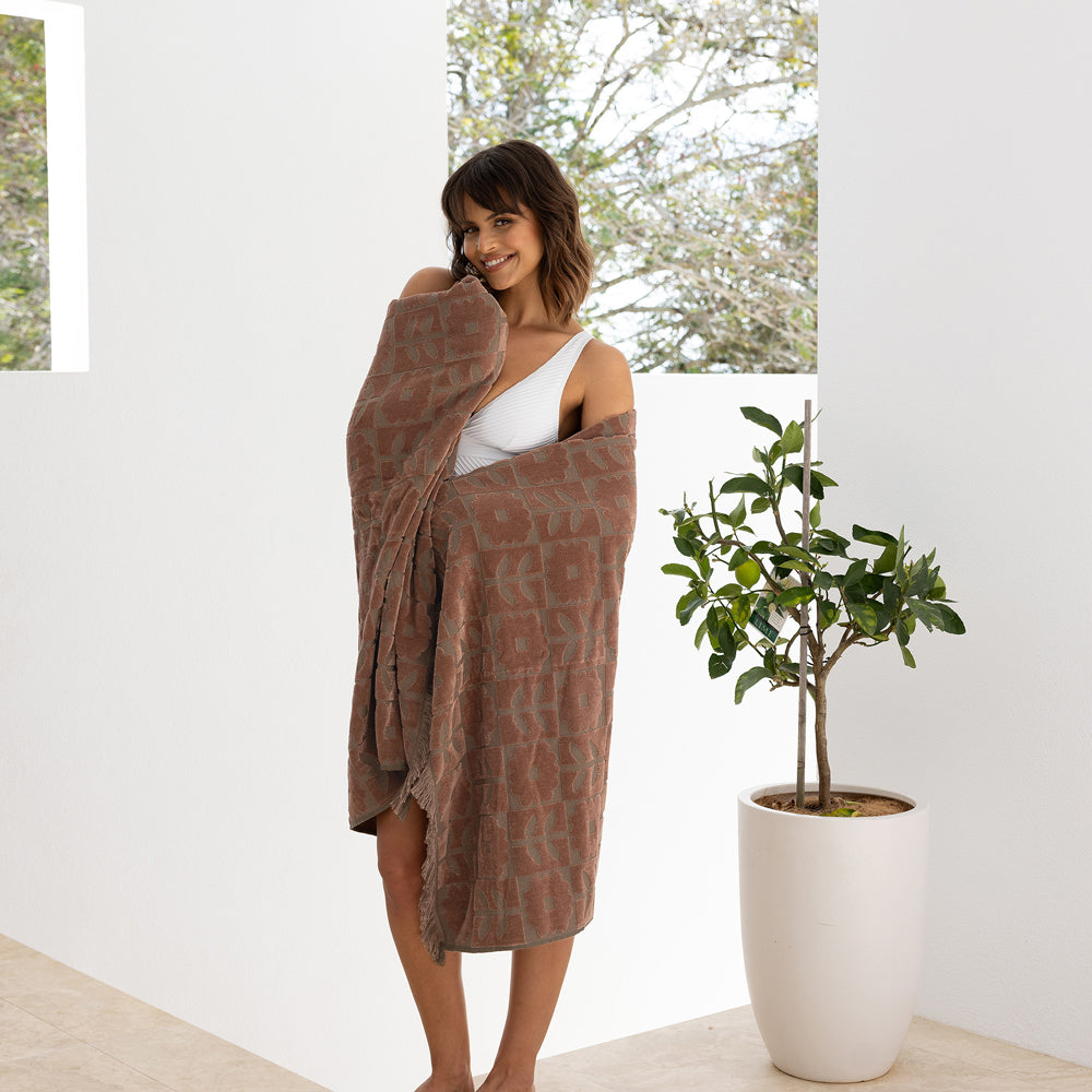 Bambury HiLo Beach Towel Bloom - Toffee