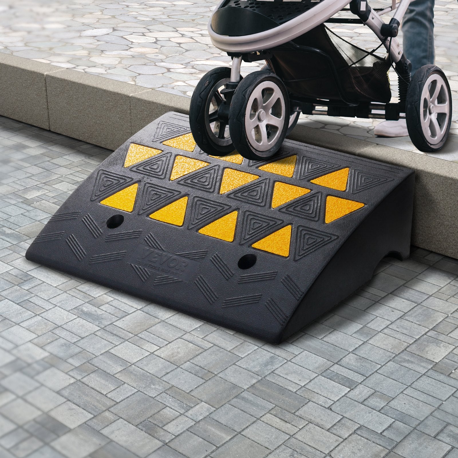 Rubber Curb Ramp 15.2cm Rise 37x49.1cm Heavy-Duty 15T Driveway Ramp for Vehicles