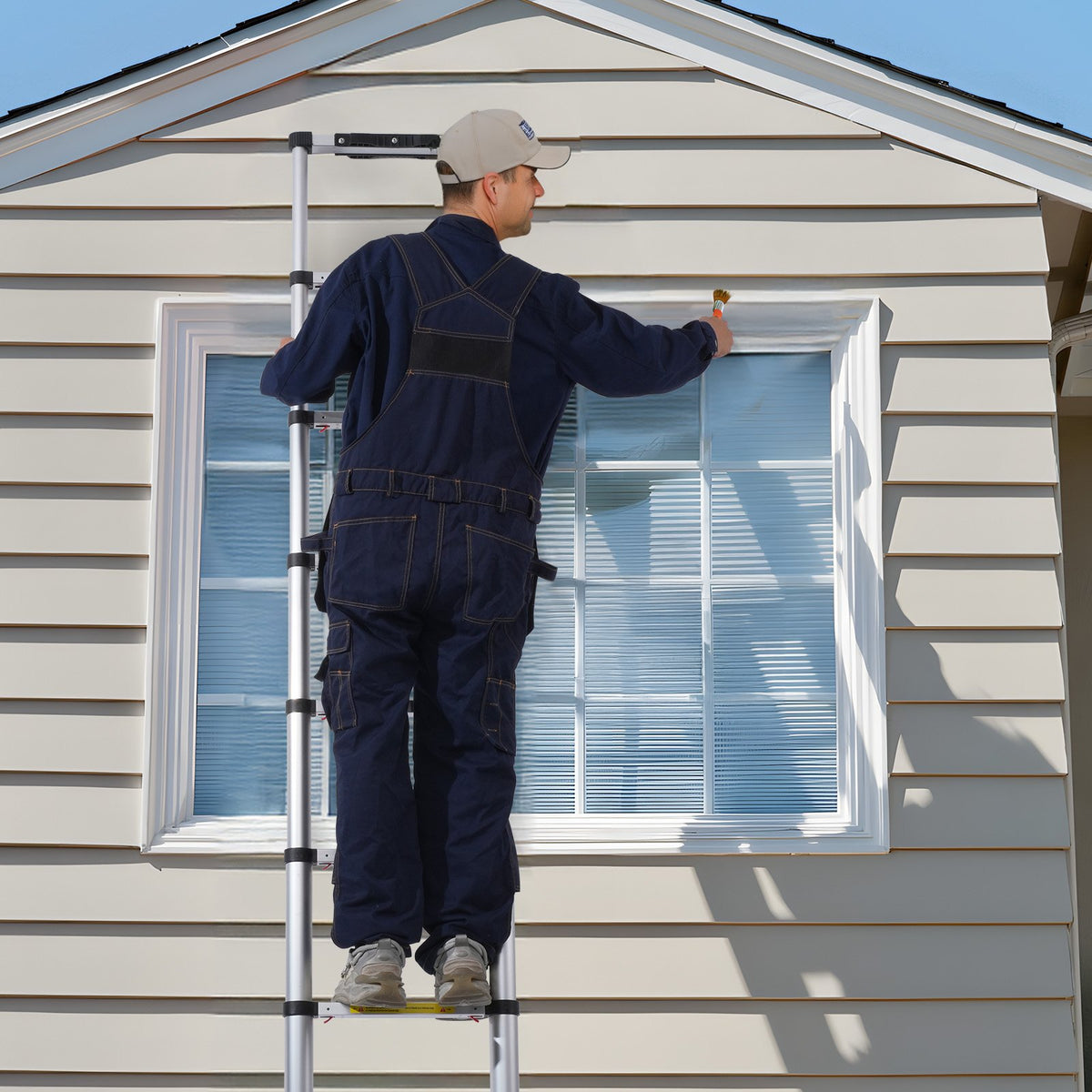 Telescoping Ladder 8.5FT Aluminum Extension One-Button Retraction 375LBS